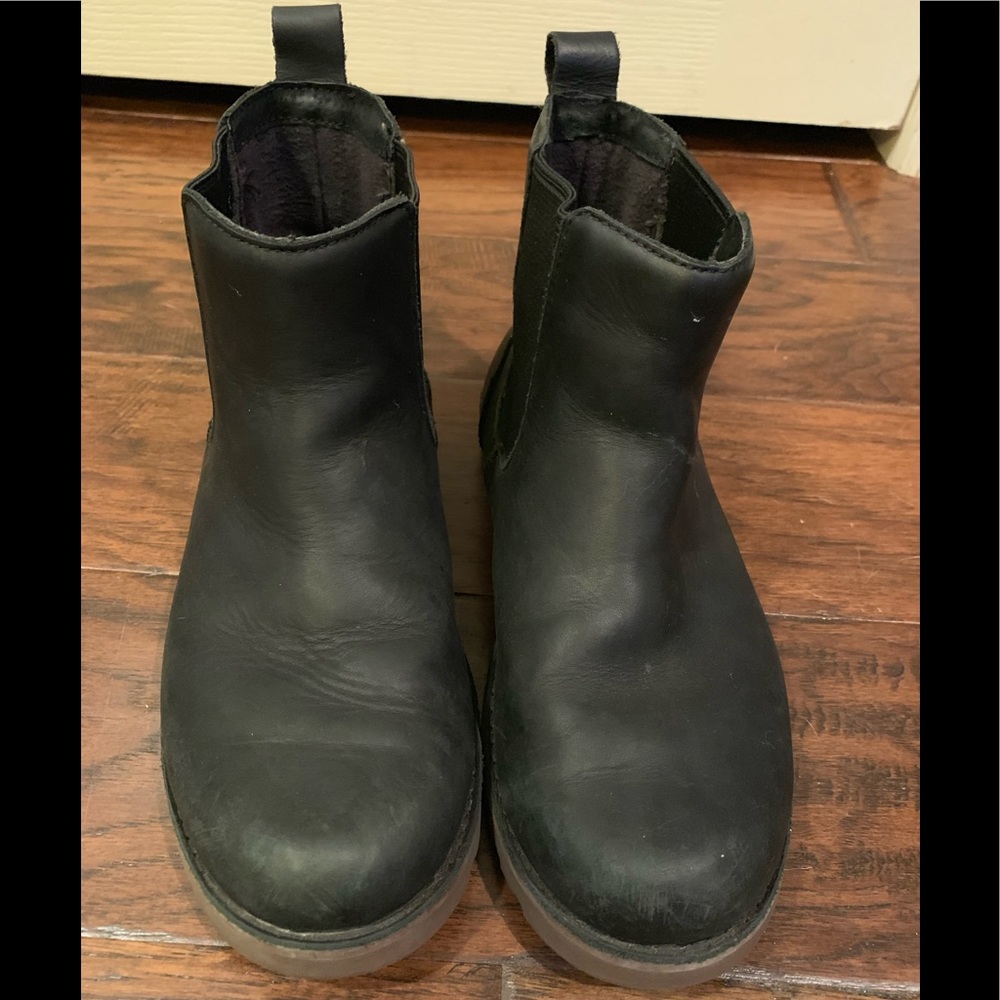 UGG low-cut boots